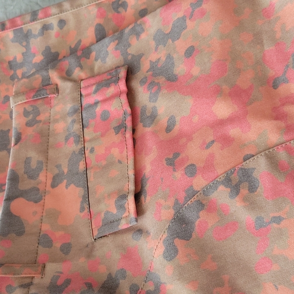 Resort Corps Orange Camo Toxic Cargo Pants - Picture 10 of 11